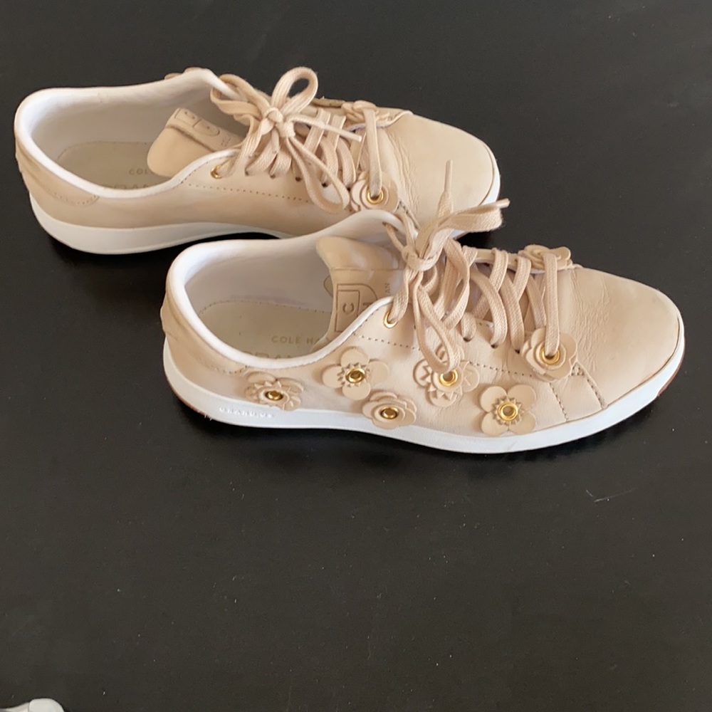 Cole haan zero grand beige sneakers